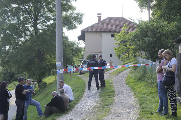 Комшији пуцао у главу због међе